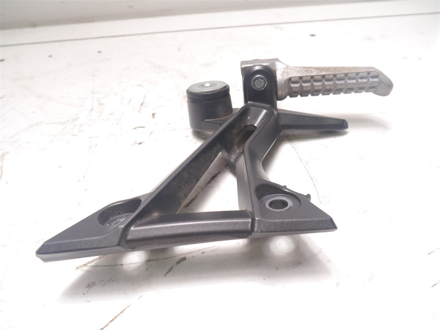 LEXMOTO LXR125 SY125 LXR SY 125 JUST 76 MILES! RIGHT REAR FOOTREST HANGER & PEG