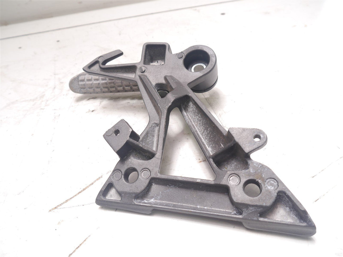 LEXMOTO LXR125 SY125 LXR SY 125 JUST 76 MILES! RIGHT REAR FOOTREST HANGER & PEG