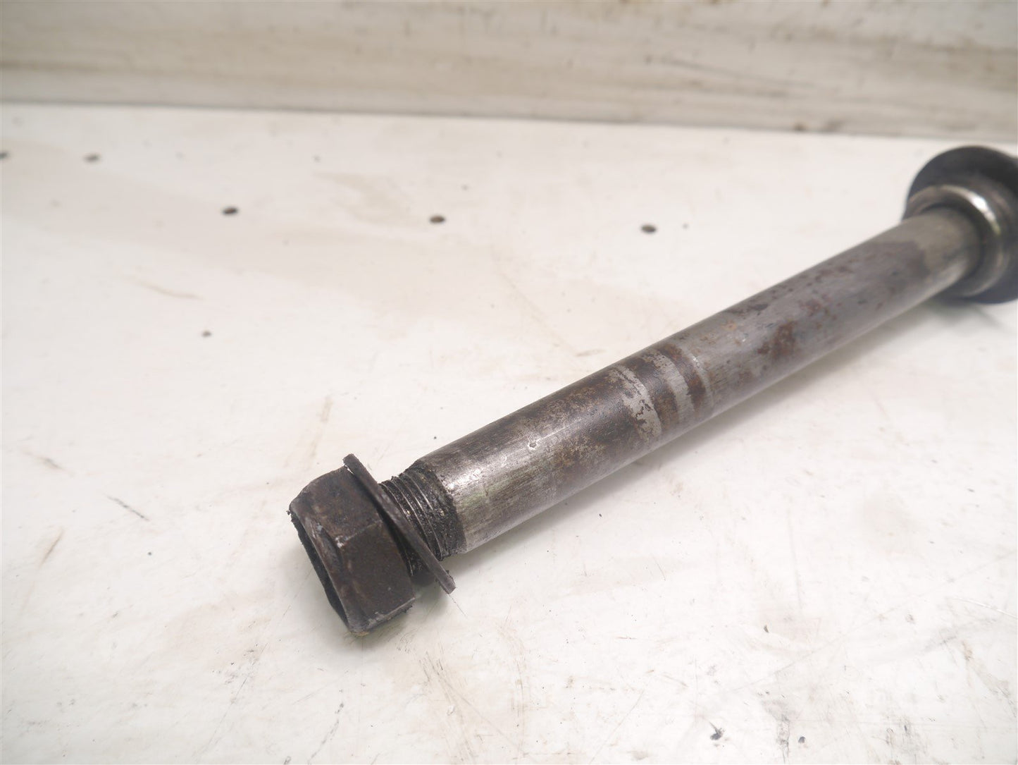 HONDA CBR600 F4 1999-2000 REAR WHEEL SPINDLE AXLE